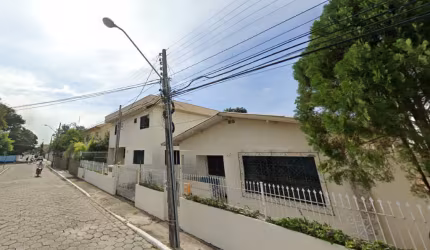 Sobrado a Venda com 3 dormitórios + Casa com 2 dormitórios