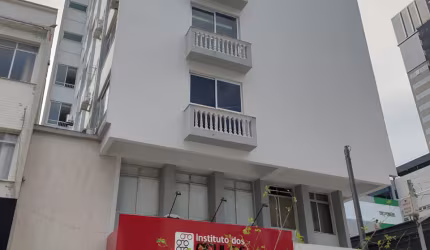 Excelente Sala comercial na rua Hercílio Luz.
