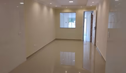 Excelente casa com 2 quartos no Afonso Pena.