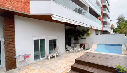 Espaçoso apartamento térreo bem pertinho da Praia