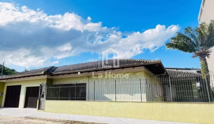 Casa com 3 quartos à venda no Belchior Alto, Gaspar , 321 m2 por R$ 970.000