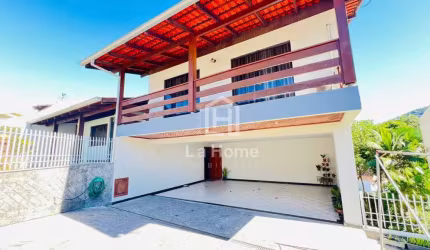 Casa com 4 quartos à venda no Garcia, Blumenau , 409 m2 por R$ 1.090.000