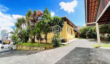 Casa comercial à venda no Victor Konder, Blumenau  por R$ 850.000