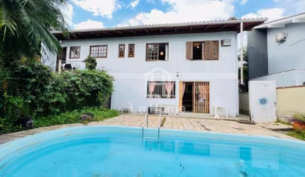 Casa com 4 quartos à venda na Escola Agrícola, Blumenau , 300 m2 por R$ 1.100.000