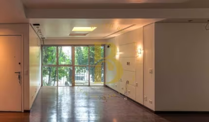 Apartamento com linda vista, localizado em Moema