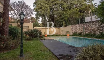 Casa contemporânea com acabamentos impecáveis no Jardim América.