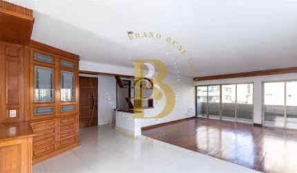 Apartamento em localização privilegiada e vista panorâmica em Moema.