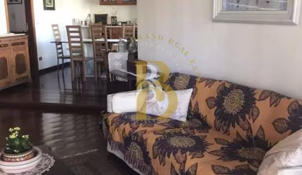 Apartamento com acabamentos refinados no bairro Campo Belo.