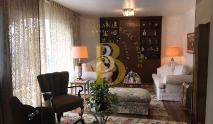 Apartamento espaçoso e iluminado, localizado no Jardim Paulista.