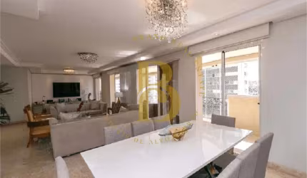 Apartamento com acabamentos refinados, localizado no Campo Belo.