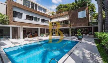 Casa com 973 m², 5 quartos sendo 5 suítes à venda no bairro Jardim Paulista.