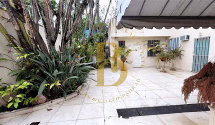 Casa de vila com 369 m², 4 quartos sendo 1 suíte à venda no bairro Santo Amaro.