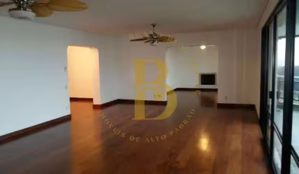 Apartamento espaçoso, com linda varanda, localizado no Alto da Boa Vista.