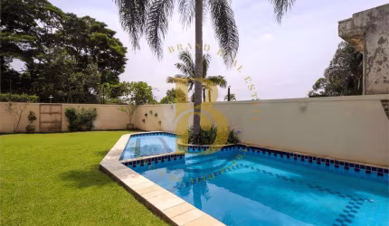 Primorosa casa em condomínio, localizada no Alto da Boa Vista.