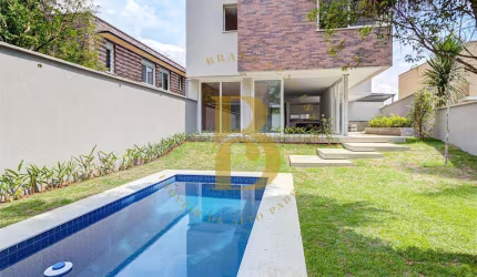 Linda casa em condomínio no Alto da Boa Vista.
