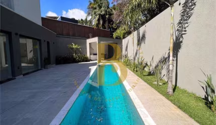 Casa com 900 m², 5 quartos sendo 5 suítes à venda no bairro Jardim Europa.