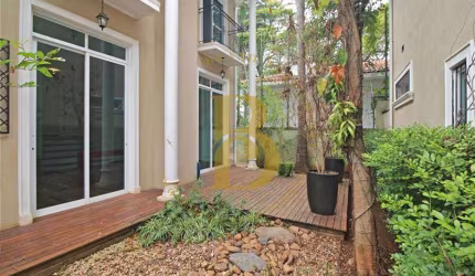 Excelente casa em condomínio fechado, localizado no Brooklin.