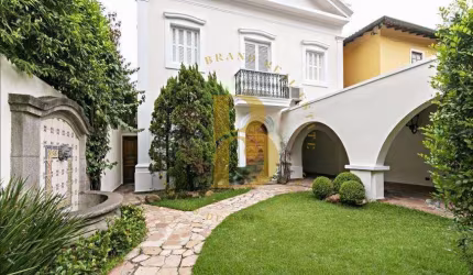Casa com 300 m², 3 quartos sendo 3 suítes à venda no bairro Jardim Europa.
