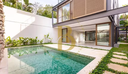 Casa com 500 m², 4 quartos sendo 4 suítes à venda no bairro Jardim Paulista.