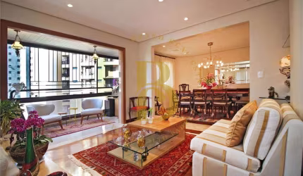 Excelente apartamento, localizado em Moema.