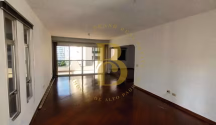 Apartamento em andar alto, localizado em Moema.
