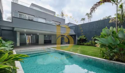 Casa com 740 m², 4 quartos sendo 4 suítes à venda no bairro Jardim Paulista.