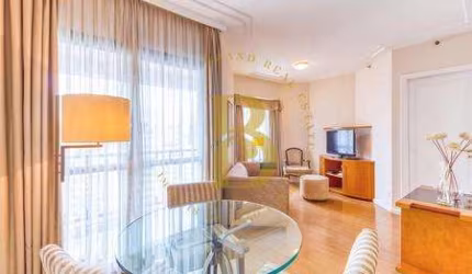 Charmoso apartamento duplex, em andar alto, localizado na Vila Nova Conceição.