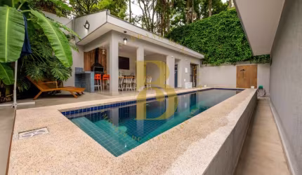 Casa reformada com  piscina privativa para venda e locação no Brooklin !