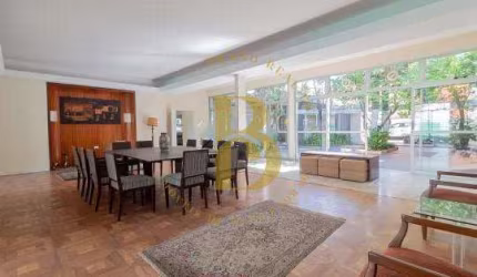 Casa com terreno de 1.120 m², na Vila Nova Conceição.