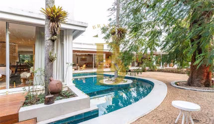 Casa com 750 m², 5 quartos sendo 5 suítes à venda no bairro Alto de Pinheiros.