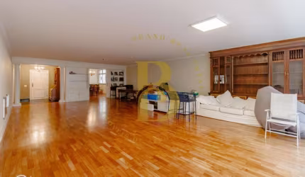 Apartamento com 320.0 m², à venda no bairro Santa Cecilia.