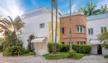Casa de condomínio com 910 m², 4 quartos sendo 3 suítes à venda no bairro Jardim Europa.