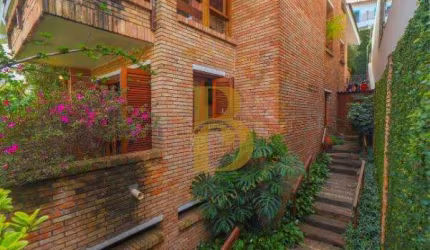Casa com 430 m², 4 quartos sendo 2 suítes à venda no bairro Cidade Jardim.