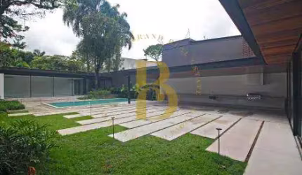 Casa com 900 m², 4 quartos sendo 4 suítes à venda no bairro Jardim Europa.