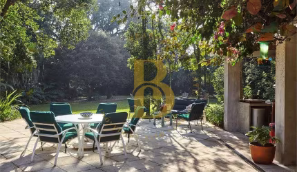 Casa com 660 m², 5 quartos sendo 3 suítes à venda no bairro Morumbi.