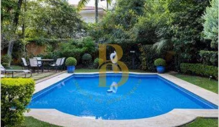 Casa com 800 m², 4 quartos sendo 4 suítes à venda no bairro Jardim America.