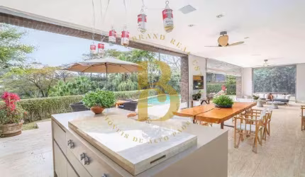 Casa com 1057 m², 5 quartos sendo 4 suítes à venda no bairro Cidade Jardim.