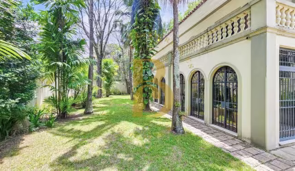 Casa com 600 m², 5 quartos sendo 4 suítes à venda no bairro Jardim America.