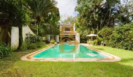 Casa com 1300 m², 4 quartos sendo 4 suítes à venda no bairro Morumbi.
