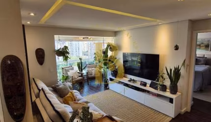 Apartamento reformado em ótima localização com 61 m², 2 quartos sendo 1 suíte à venda no bairro Campo Belo.