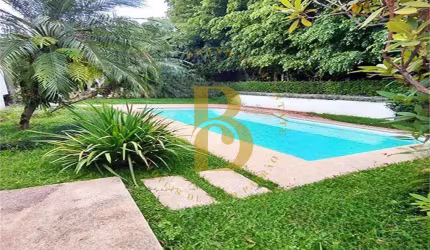 Casa com 700 m², 4 quartos sendo 2 suítes à venda no bairro Jardim Guedala.