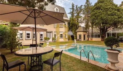 Casa de vila com 786 m², 4 quartos sendo 4 suítes à venda no Jardim Guedala.