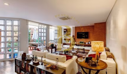 Casa com 265 m², 3 quartos sendo 3 suítes à venda no bairro Vila Nova Conceição.
