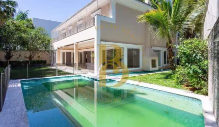 Casa com 700 m², 4 quartos sendo 4 suítes à venda no bairro Jardim Guedala.