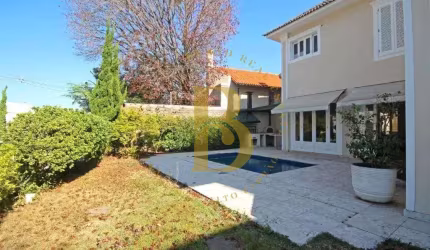 Casa espaçosa, 4 quartos sendo 4 suítes à venda no bairro Cidade Jardim.