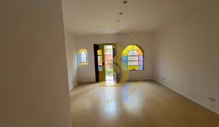 Casa espaçosa, localizada no Campo Belo.