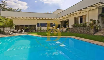 Casa de vila com 1350 m², 5 quartos sendo 5 suítes à venda no bairro Morumbi.