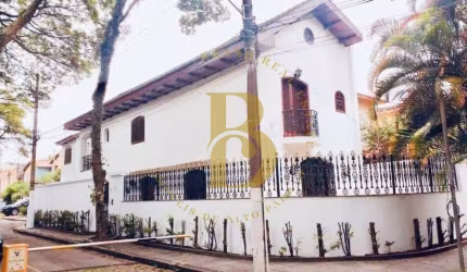 Casa com 240 m², 3 quartos sendo 3 suítes à venda no bairro Jardim Paulista.