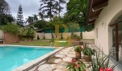 Excelente casa com 632 m², 5 quartos sendo 2 suítes à venda no bairro Jardim dos Estados.