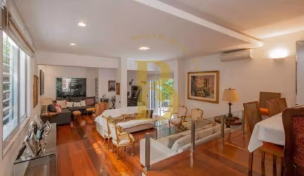 Casa com 300 m², 3 quartos sendo 3 suítes à venda no bairro Jardim Europa.
